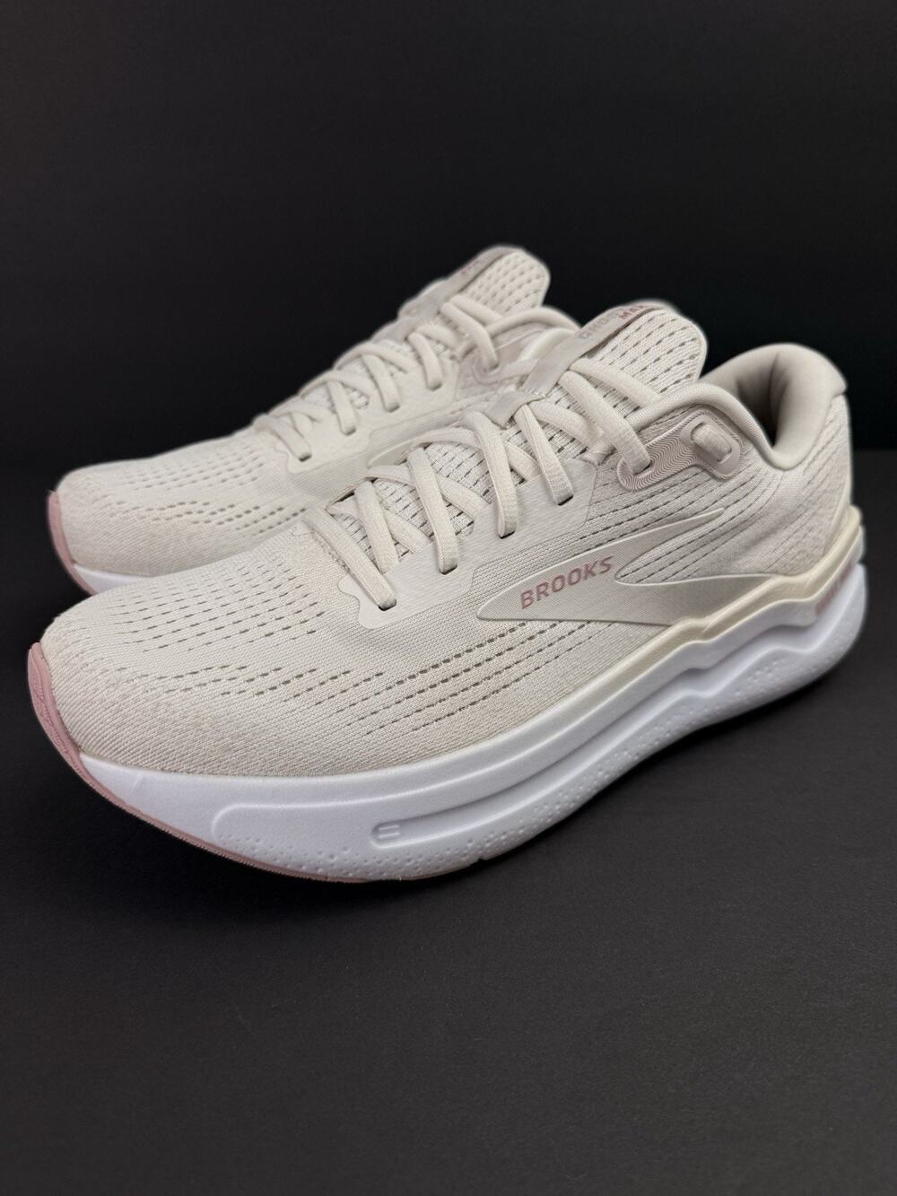 Brooks Ghost Max 2 Women’s 11 Cream Oatmeal Peach Running Shoes 1204201B190
